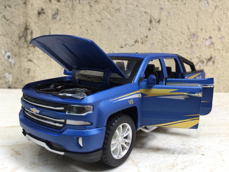 [HCM]Mô hình xe  Chevrolet SILVERADO 1500 2020 1:32