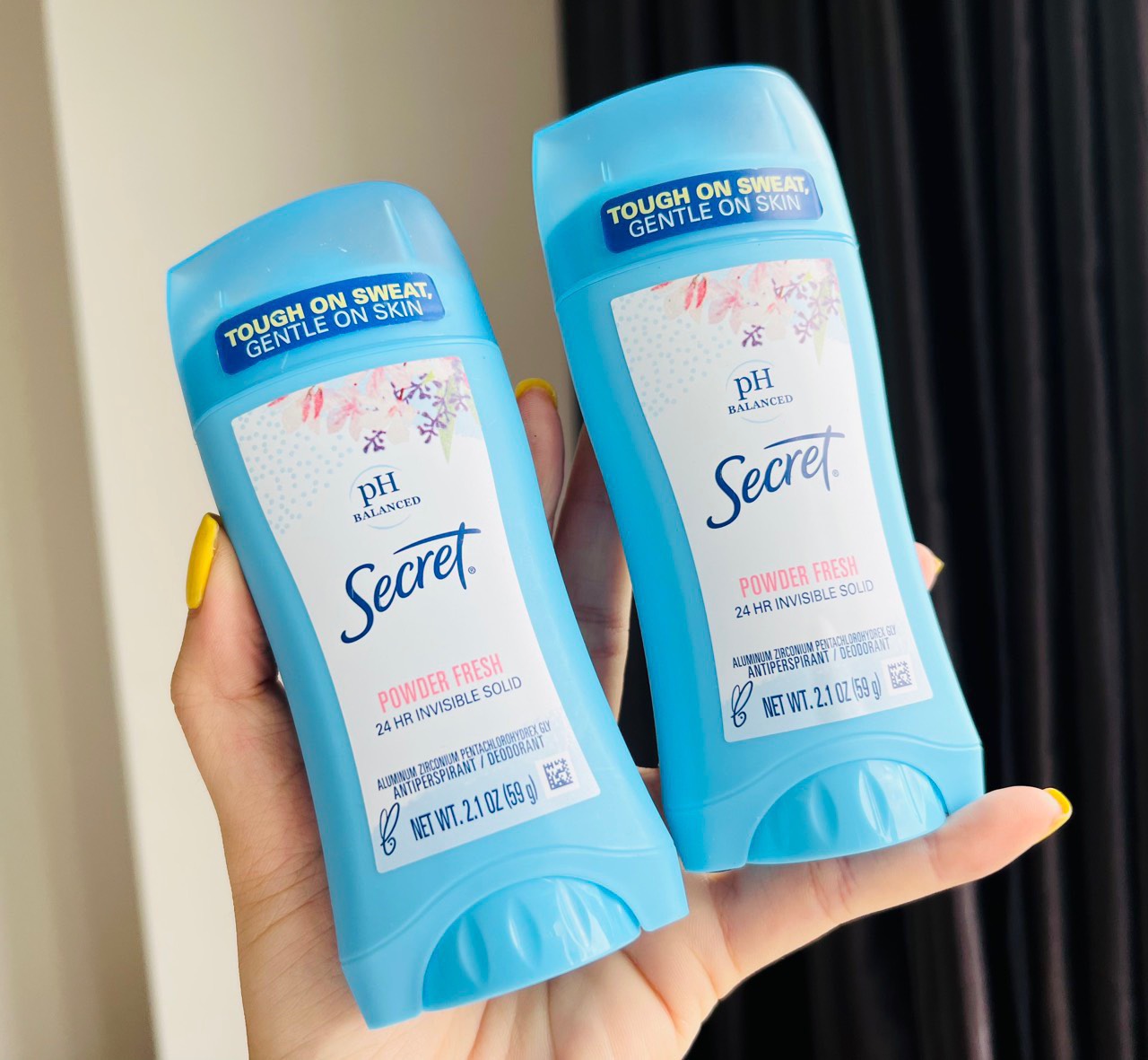 Lăn Khử Mùi Sáp Secret Ph Balanced Powder Fresh Invisible Solid 59g