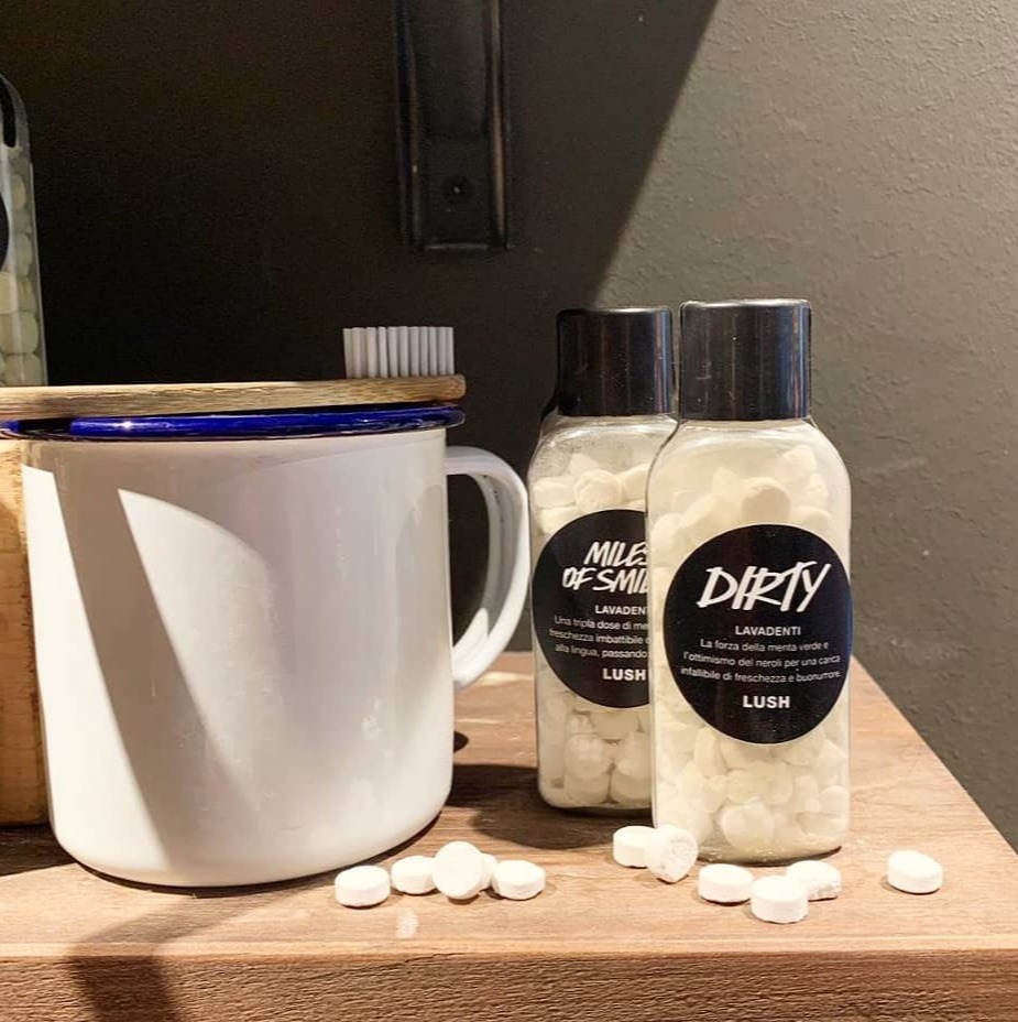 [HCM]Viên đánh trắng răng LUSH - Dirty toothy tabs