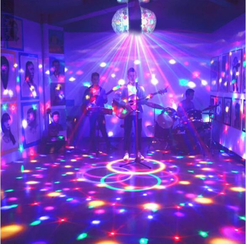 Angelila Đèn vũ trường RGB E27 Bóng đèn đa LED di động Máy chiếu laser mini DJ Vũ trường Ánh sáng sân khấu Trang chủ KTV Chiếu sáng bữa tiệc