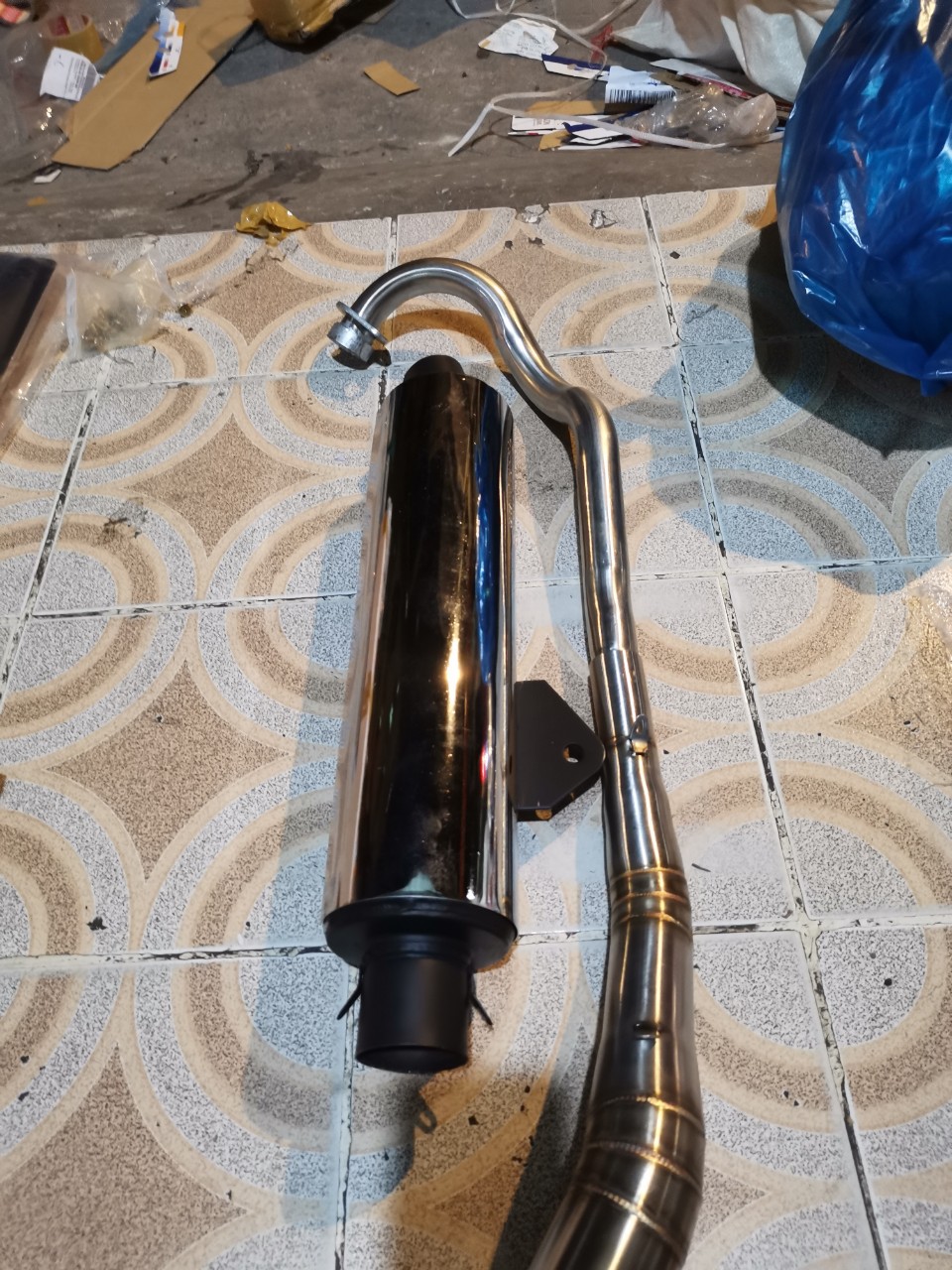 Pô xe máy, pô cbr, pô redleo, pô exciter, thiết kế hình dạng cổ cong có 2 khúc dành cho xe exciter 150, dễ dàng lắp đặt