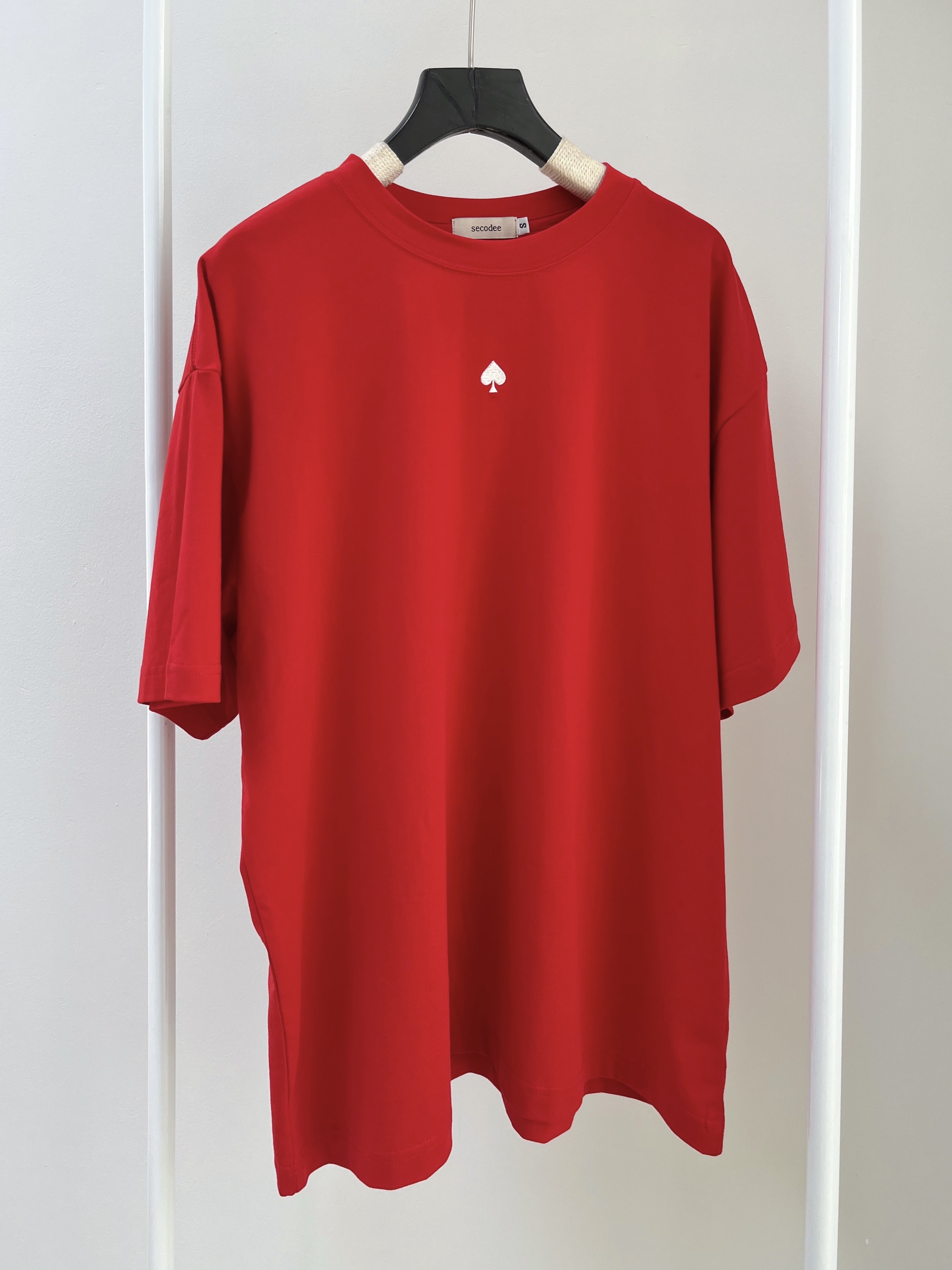[Nhập LAZSOCIALBAU12 giảm 12% đơn 99K] Áo thun nữ logo RED/ WHITE  form rộng | JUDITH Tee | Secodee