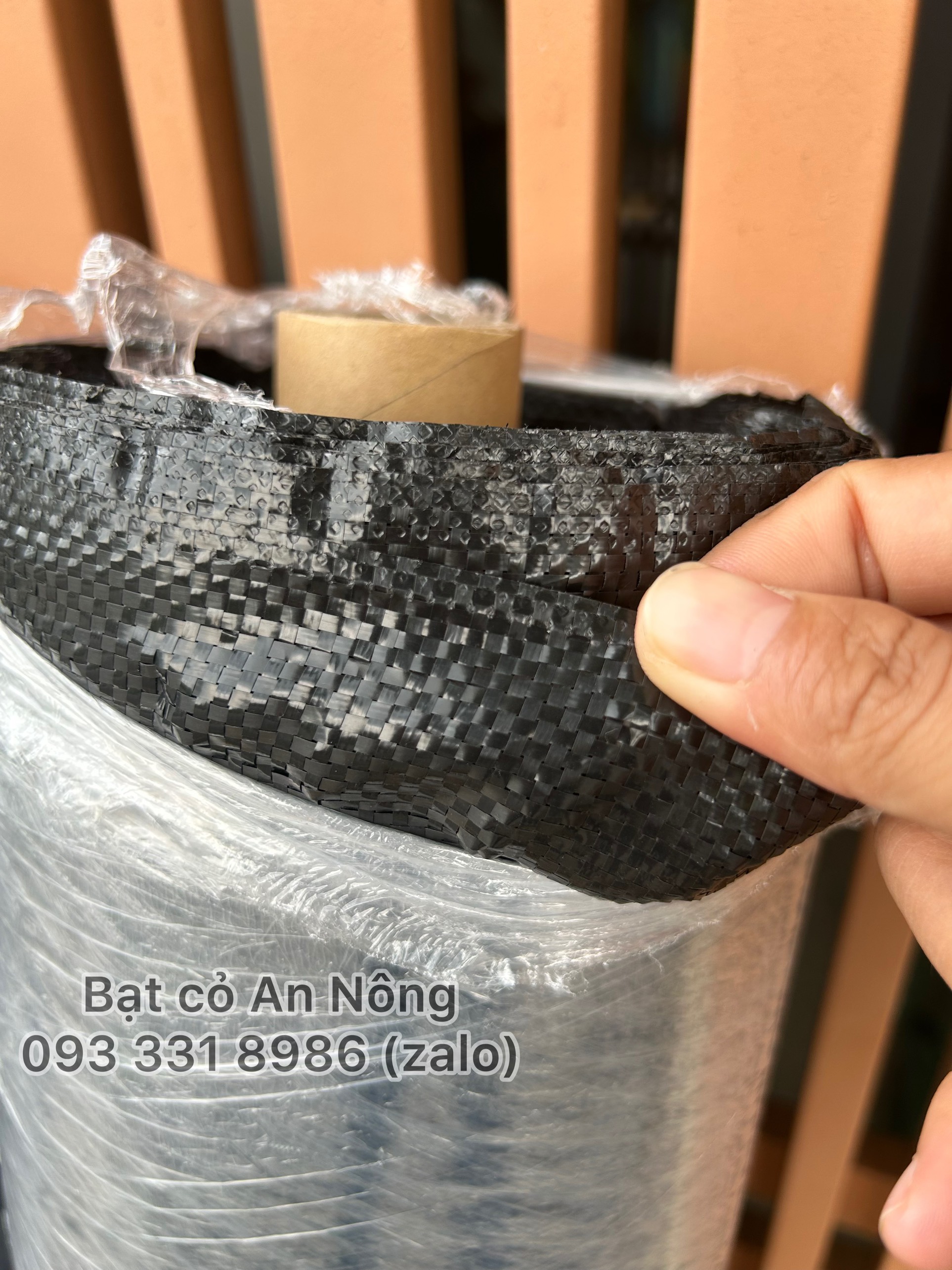 Cuộn Bạt Phủ Chống Cỏ Khổ 1m -> 4m (Tặng Kèm Ghim)