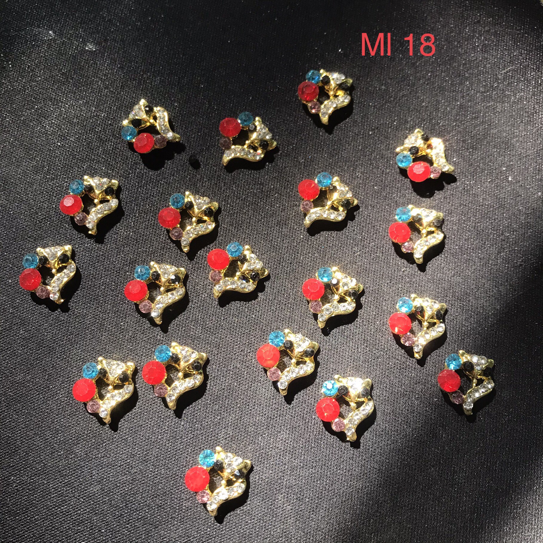 CHARM THIÊN NGA HỒ LY NAIL