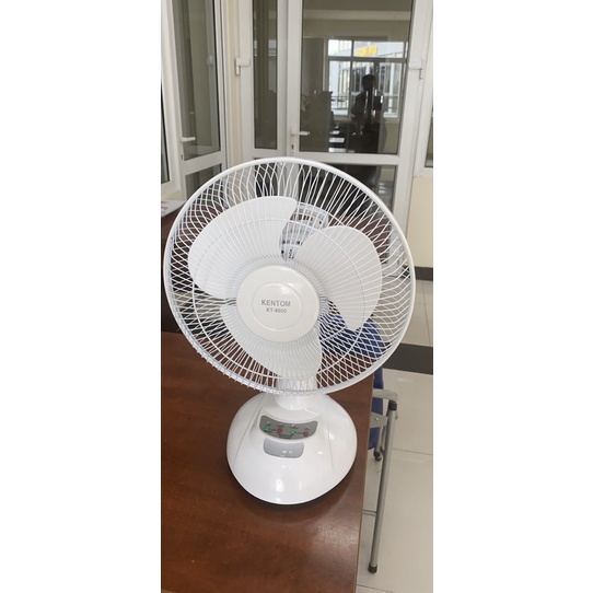 Quạt sạc tích điện Kentom KT9500