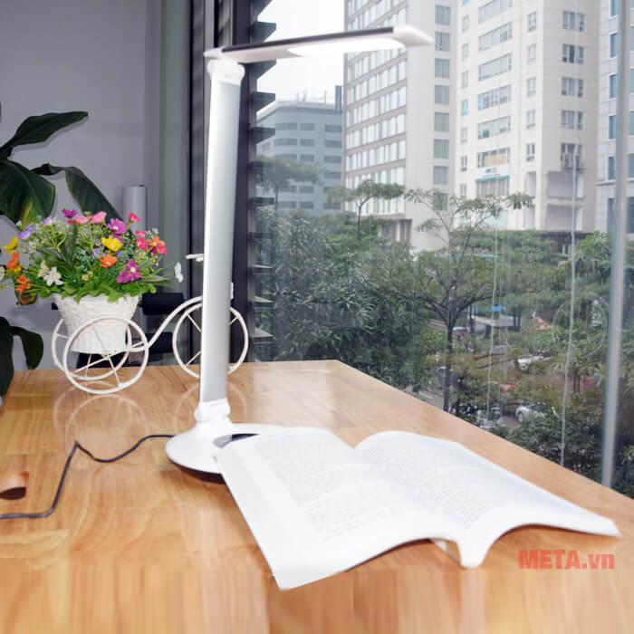 Đèn bàn Led Panasonic NNP61923 (màu bạc) [ GIAN HÀNG UY TÍN][HÀNG CHÍNH HÃNG]