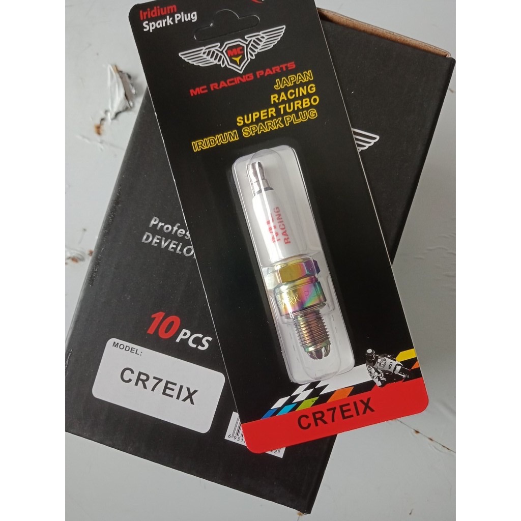 [HCM]Bugi 3 chấu titan( đánh lửa mạnh) MC RACING