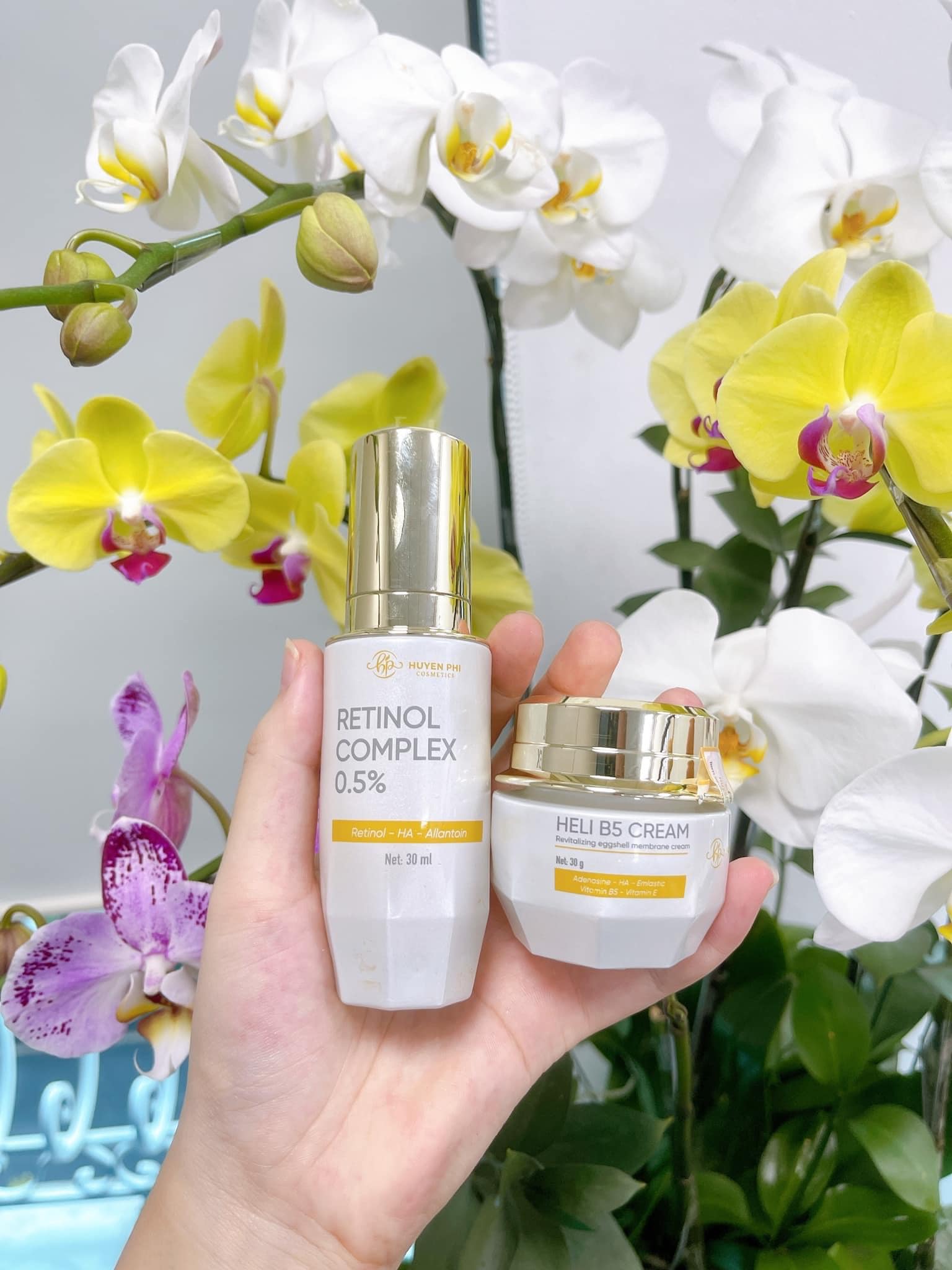 Bộ combo tái sinh Huyền Phi gồm Retinol Huyền Phi Complex 0.5% và Kem phục hồi Heli B5 Huyền Phi