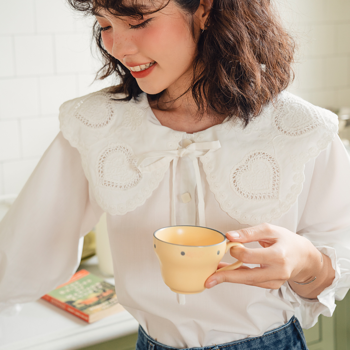 BLEUBIRD Áo thô dáng A cổ thêu ren HAZEL TOP