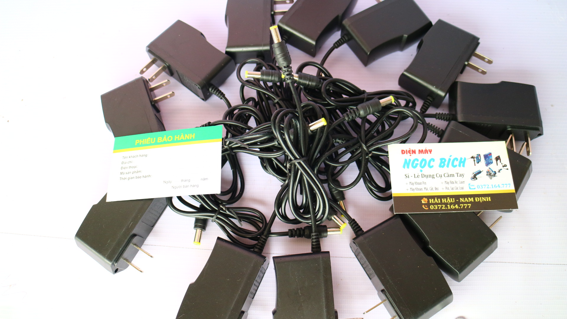 Sạc pin máy khoan pin 12V