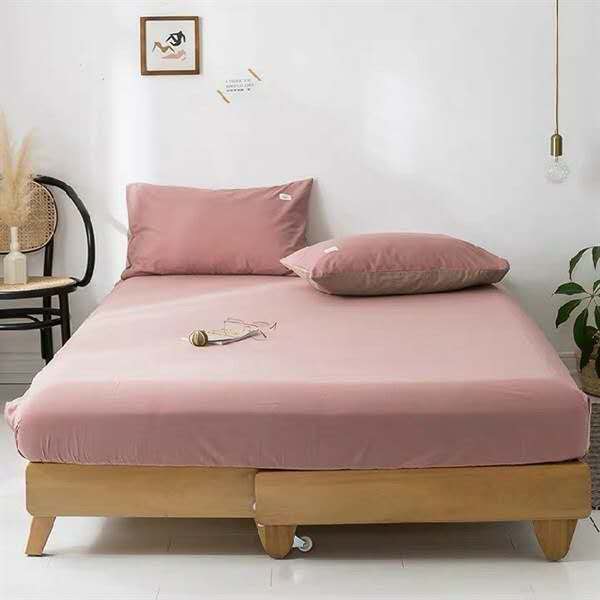 Bộ ga gối 3 món Tici một màu,gồm 1 ga 2 vỏ gối nằm màu hồng đất