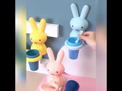 Bộ kệ giá treo để cốc ly nhựa đựng bàn chải kem đánh răng dán tường xinh
