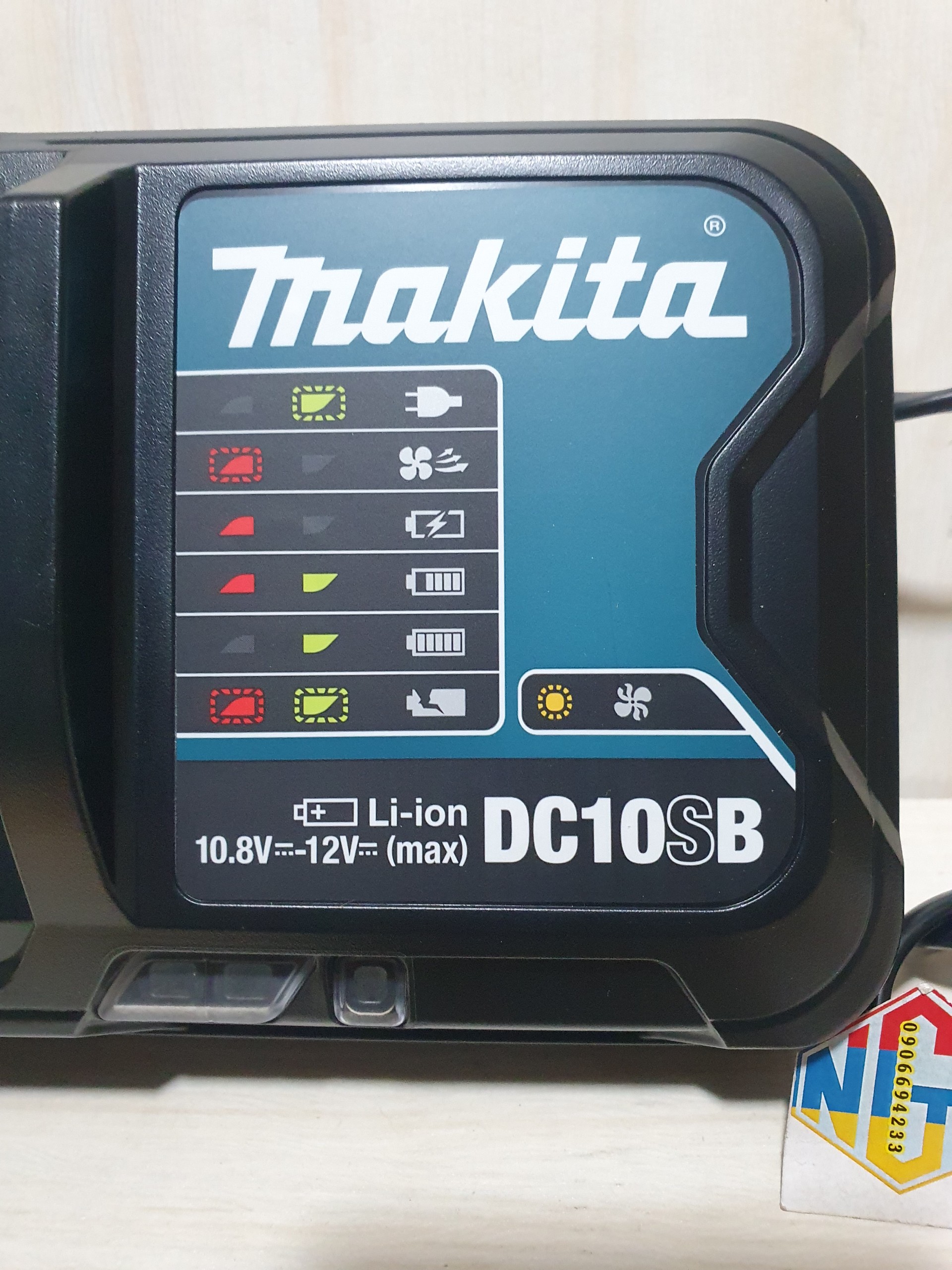 Đế sạc pin nhanh Makita 12VMax DC10SB