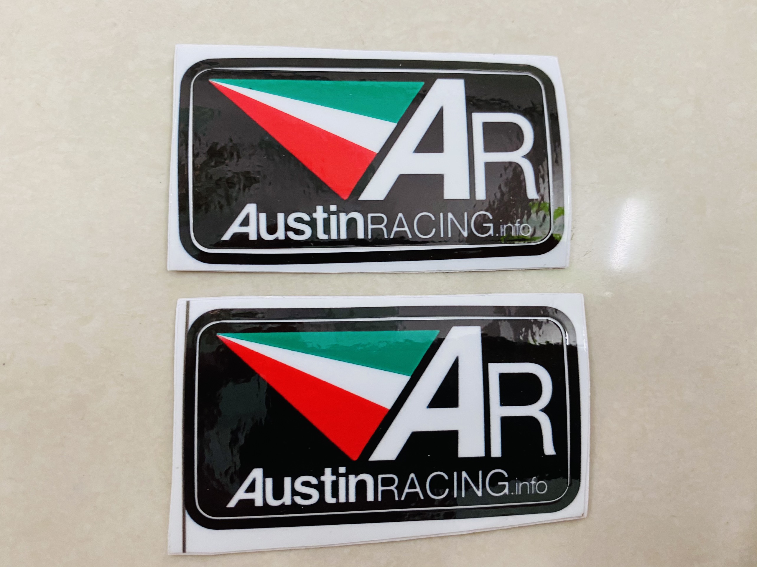 2 tem logo ar
