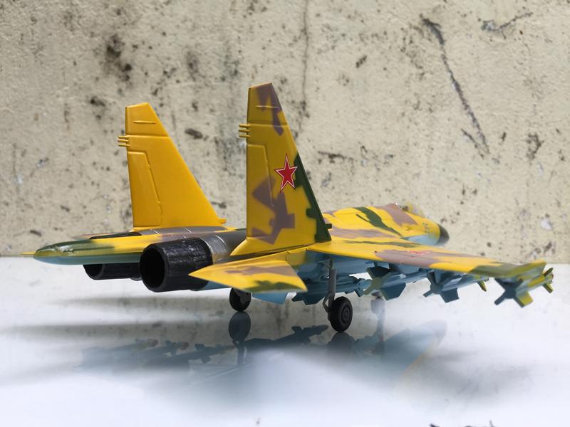 Mô hình Máy báy SU-35. 1:72-ABS