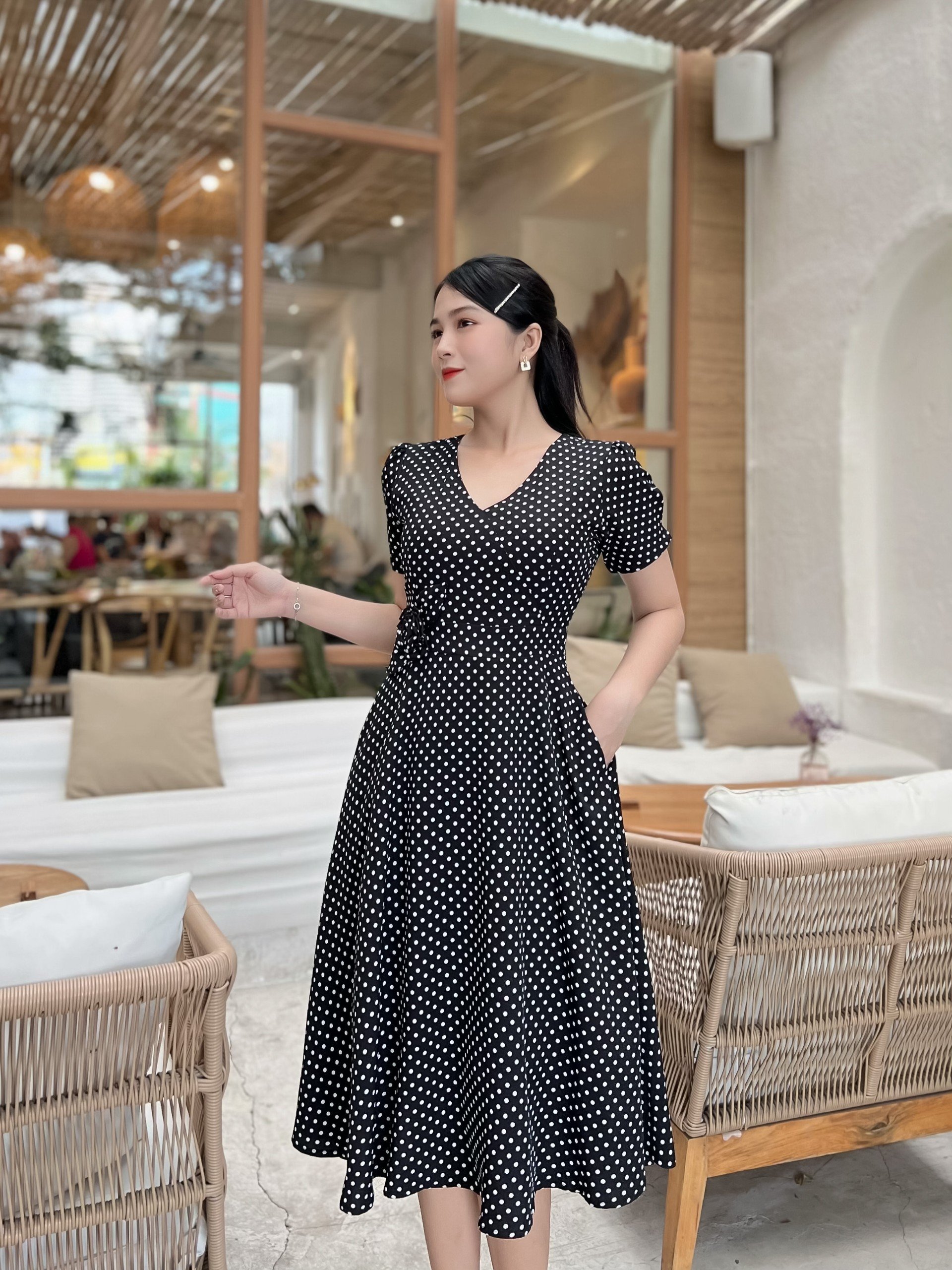 Đầm dáng xòe cổ V chấm bi phối hoa K219