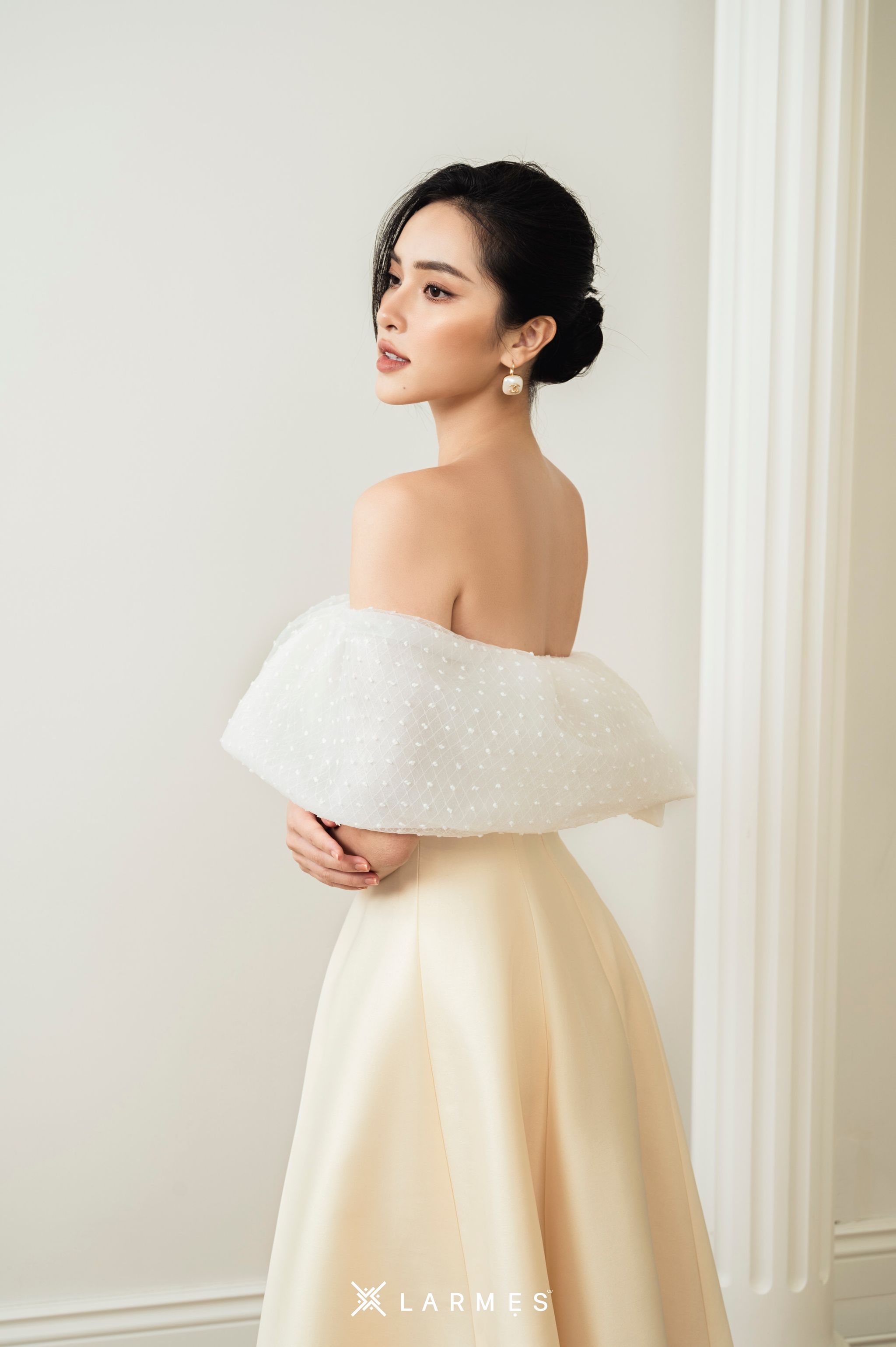 LARMES - Đầm trễ vai Luxe
