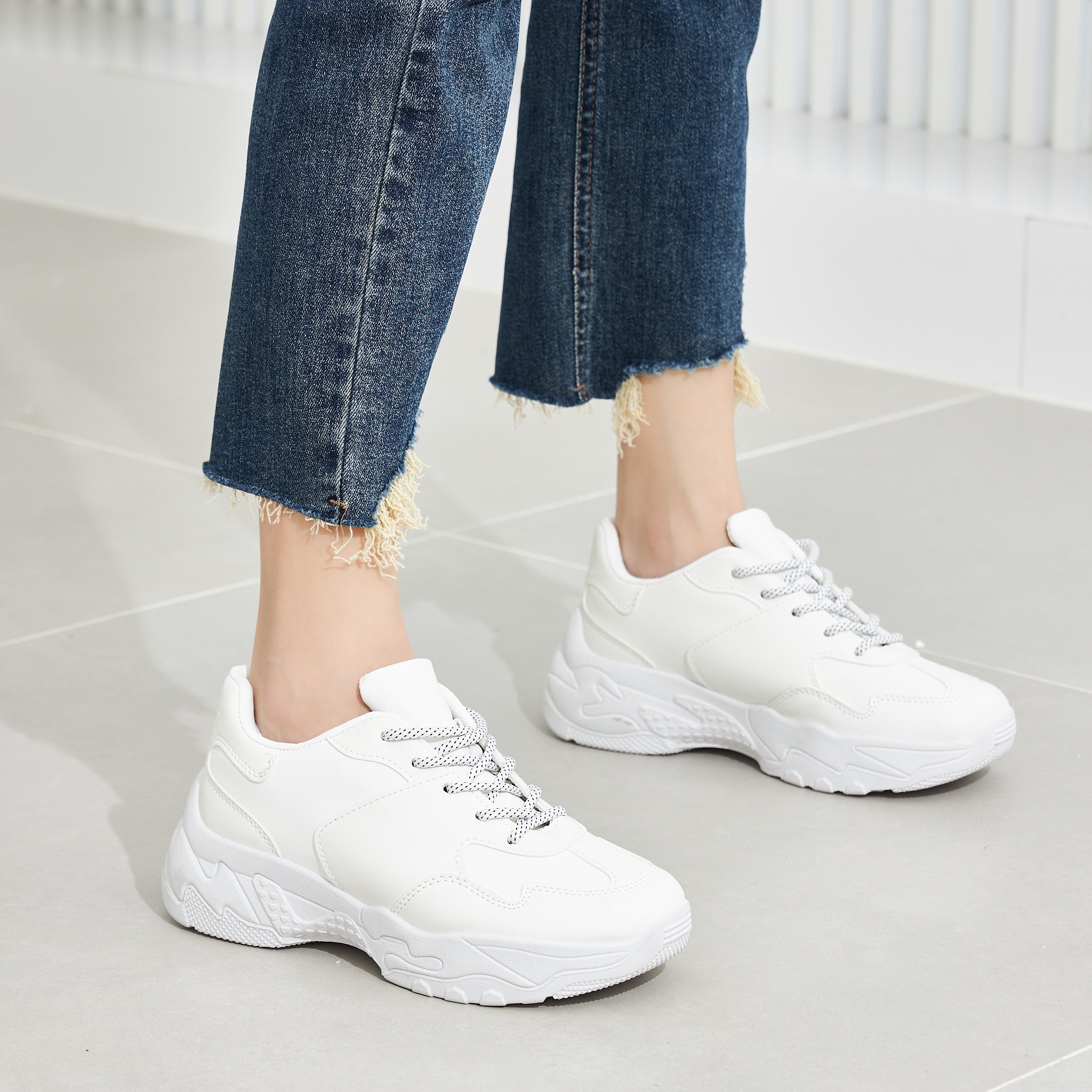 Giày mwc 0544 - giày thể thao nữ đế cao, giày sneaker nữ da trơn năng động