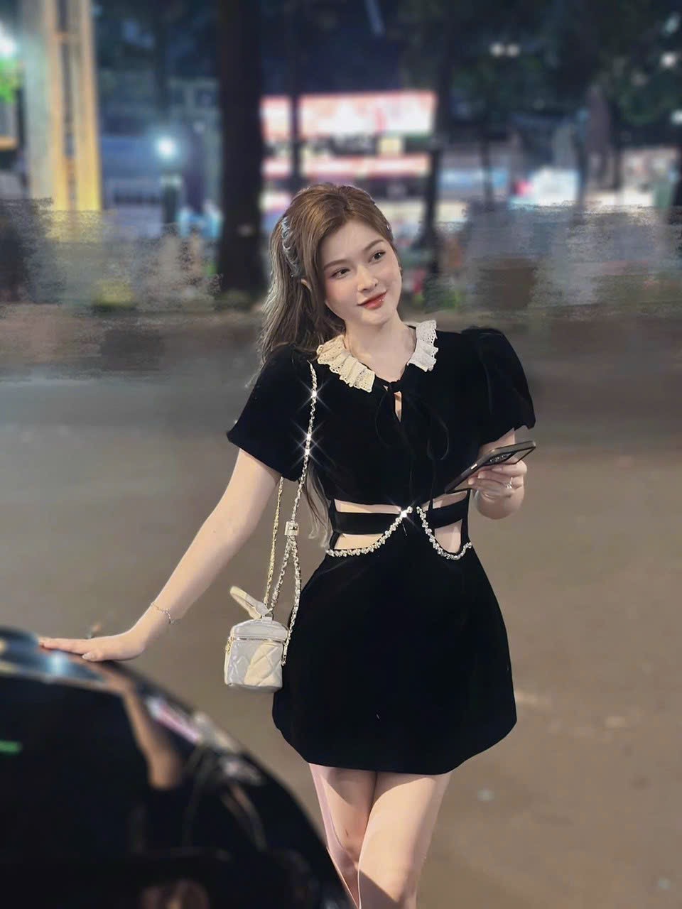Đầm nhung bèo cổ dây đá eo