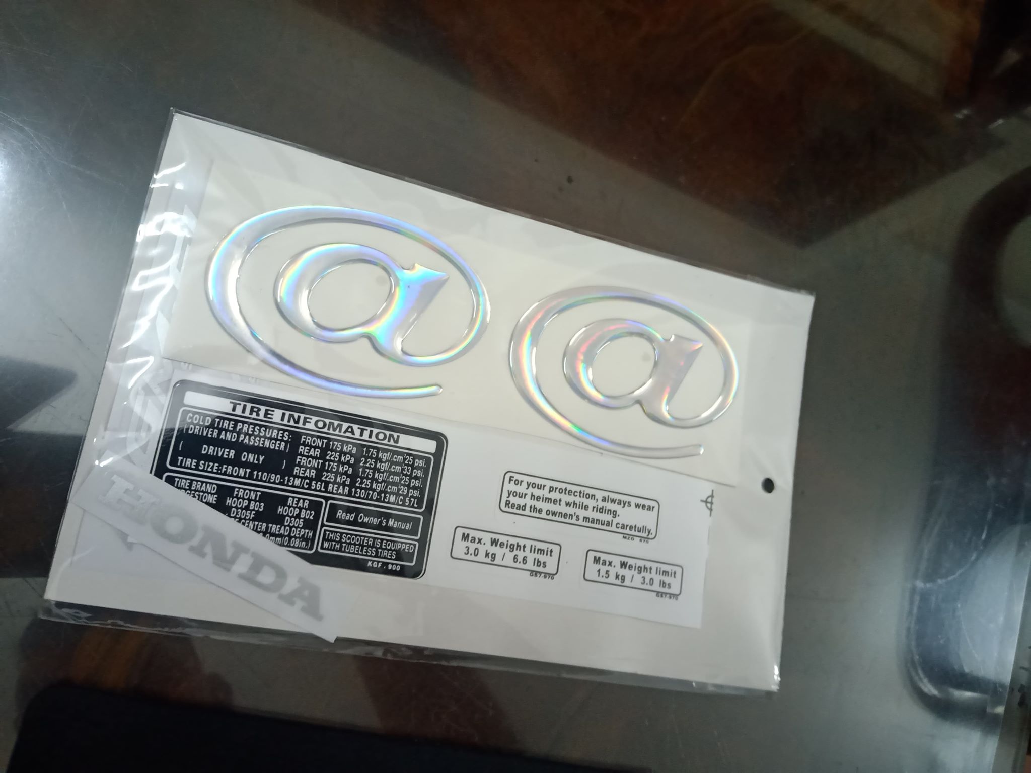 Bộ tem decal chữ nổi A còng