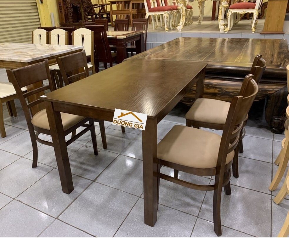 Bàn và 4 ghế ăn gia đình
