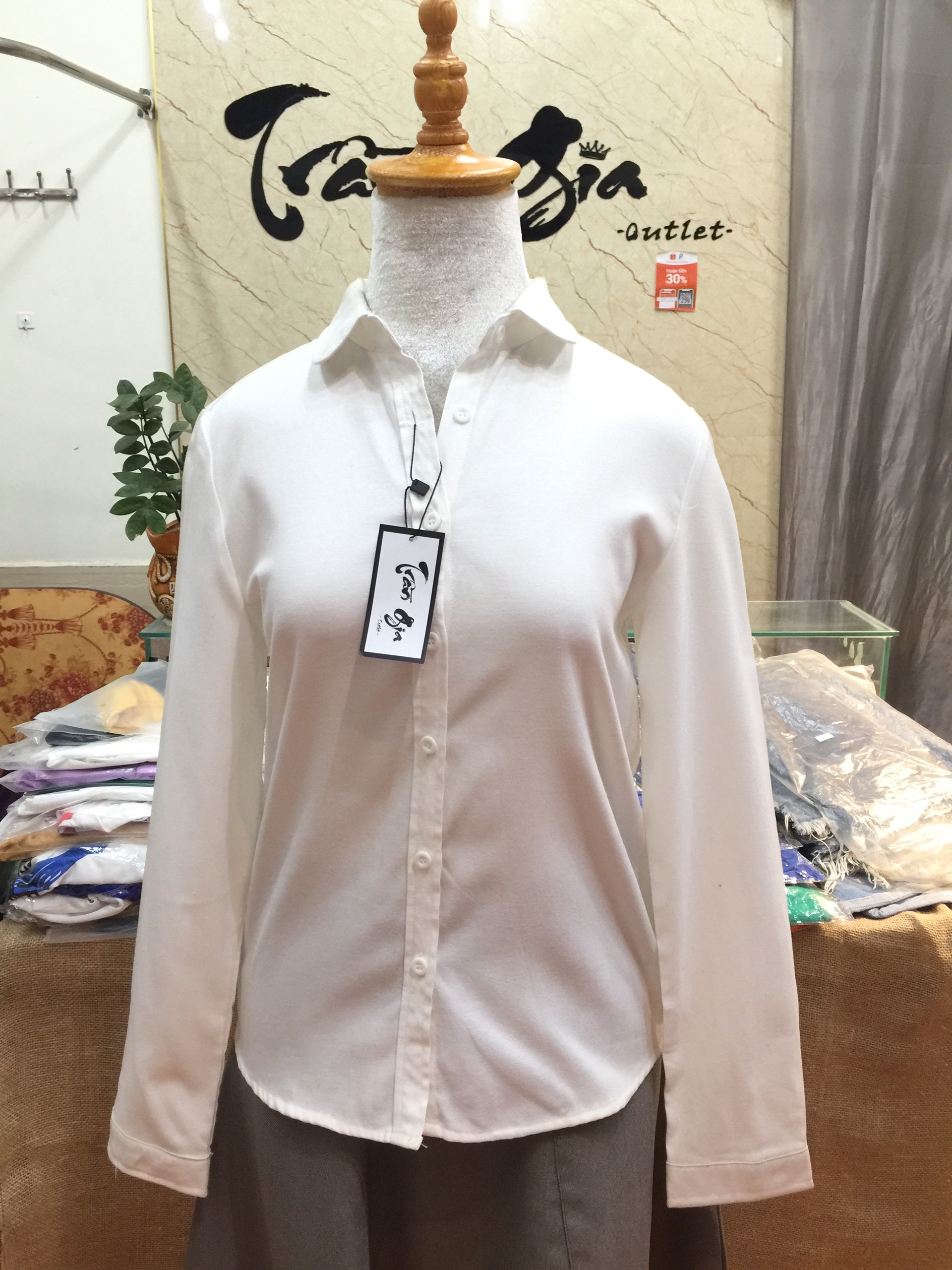Áo sơ mi lụa trắng
