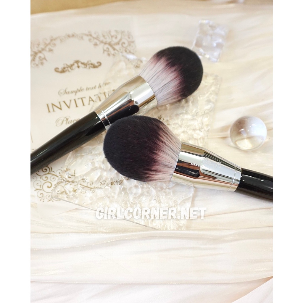 Cọ phủ phấn bột Feather B - S91