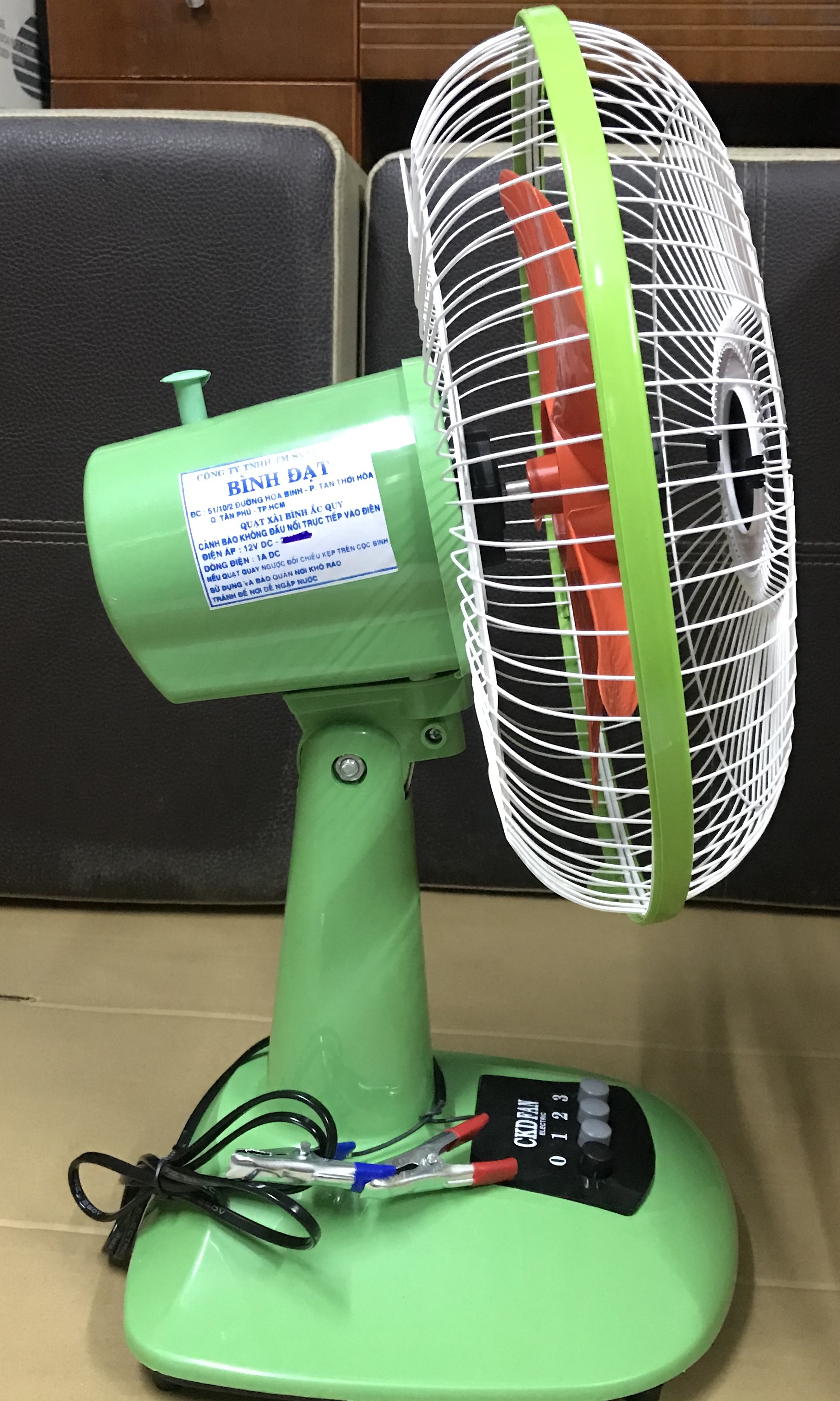 Quạt Bàn B300 Kẹp Bình Ắc Quy 12V CBD - Cánh 30cm - KHÔNG KÈM BÌNH ÁC QUY.