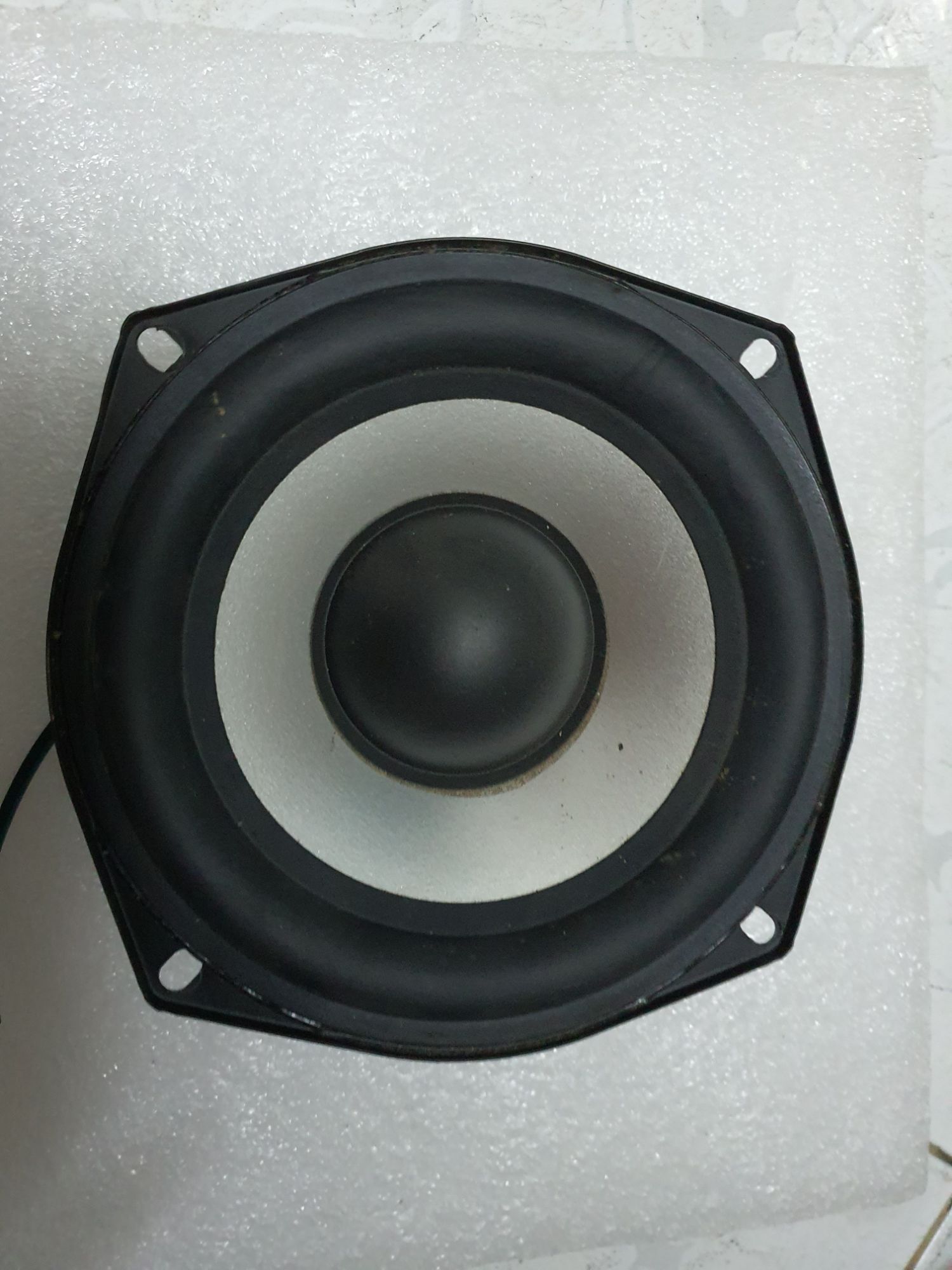 Loa sub màng trắng bass 13cm (likenew)