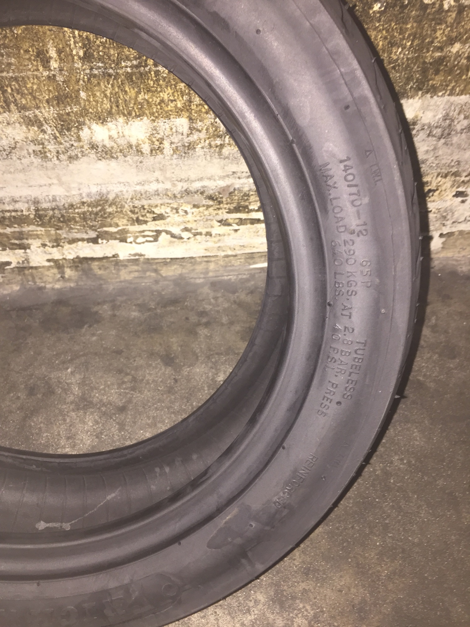 Lốp xe 140/70-12 dành cho xe tay ga