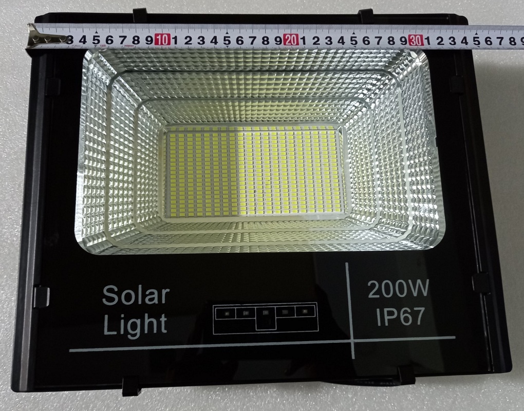 [HCM]Đèn pha LED năng lượng Mặt Trời 200W( có báo pin)