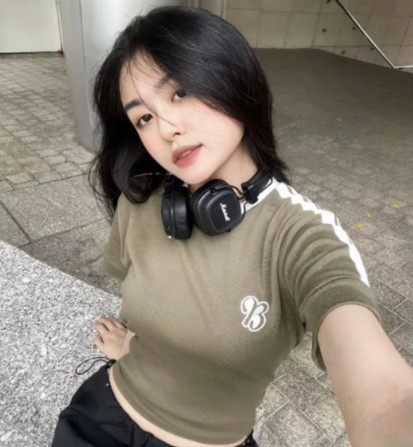 Áo Thun Babytee Form Fit Logo Chữ B
