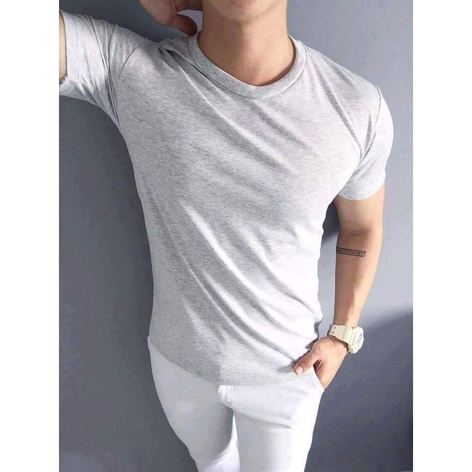Phông Cổ Tròn Màu Đen Form Body Trẻ Trung