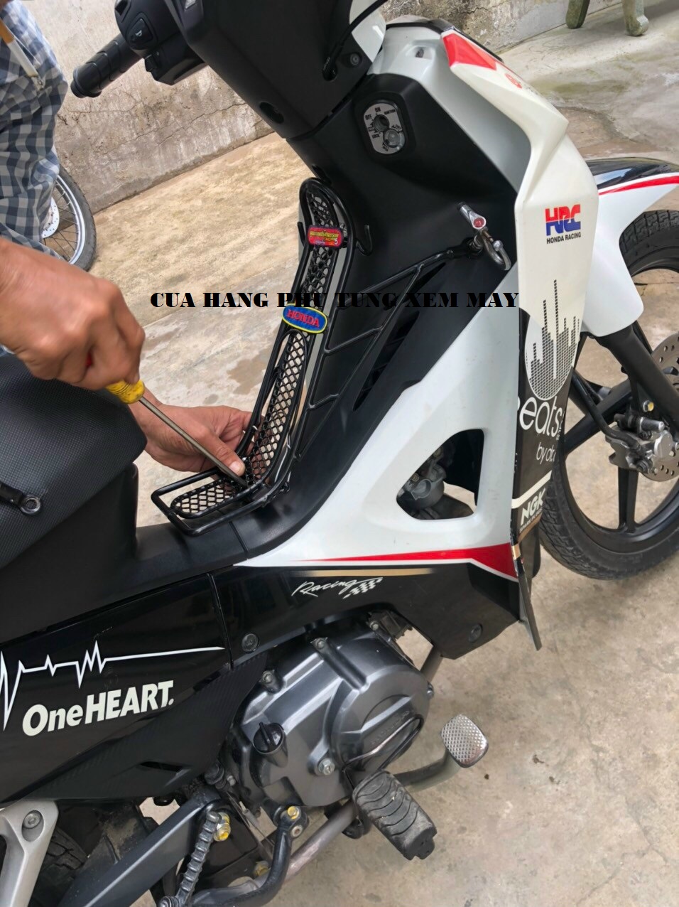 Baga giữa xe Wave Blade 110 lưới thái cao cấp