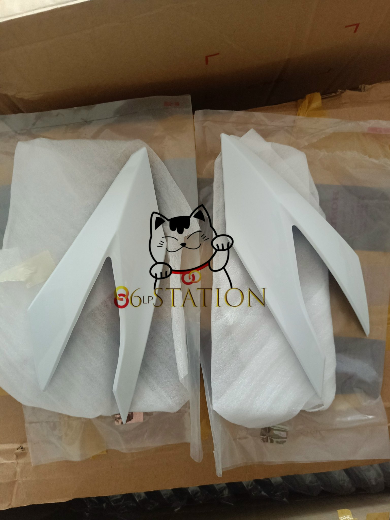 TAI THỎ SONIC 150R MÀU TRẮNG