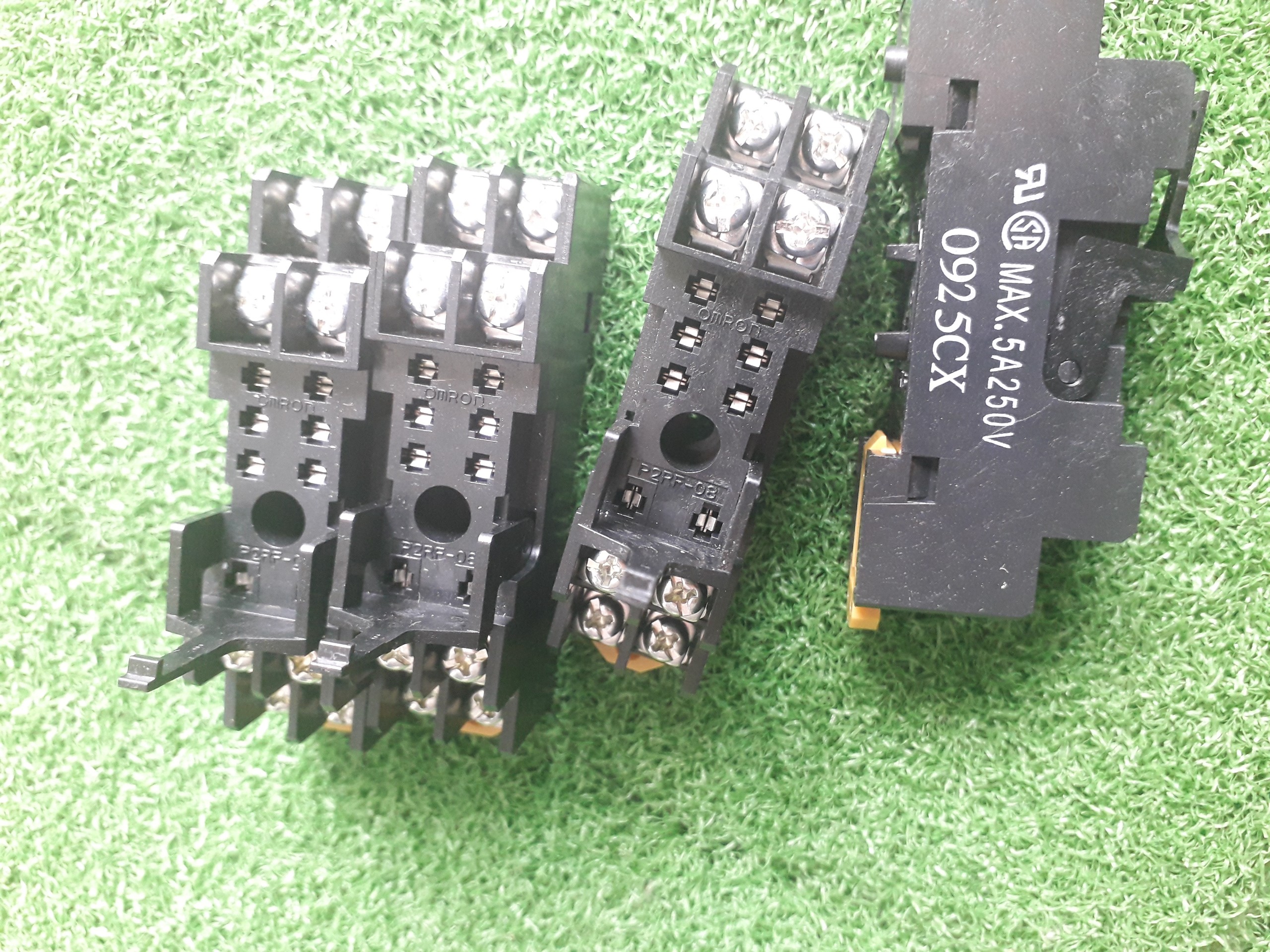 [HCM]Đế rơ le P2RF-08 Omron ( Dùng cho relay G2R-2-SND)