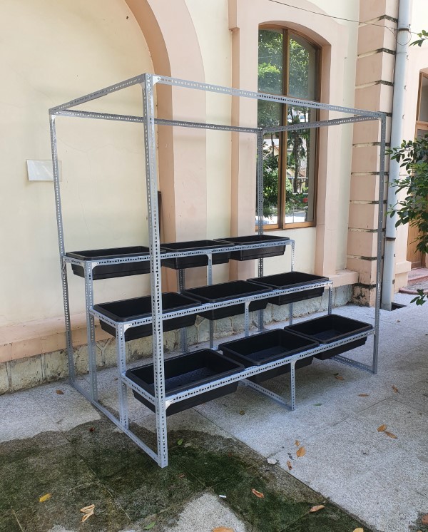 Iron rack V shaped vegetable growing holes. iron rack climbing trap body 3 tier vegetable rack 9 tier plastic tray