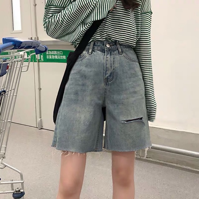 Quần jeans ngố rách 1 line, chất iệu tốt, bền màu, mang lại cảm giác thoải mái cho người mặc, cam kết sản phẩm như hinh