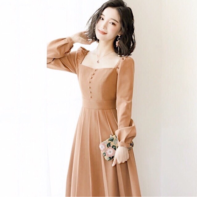 Đầm tay dài cổ vuông 2 màu