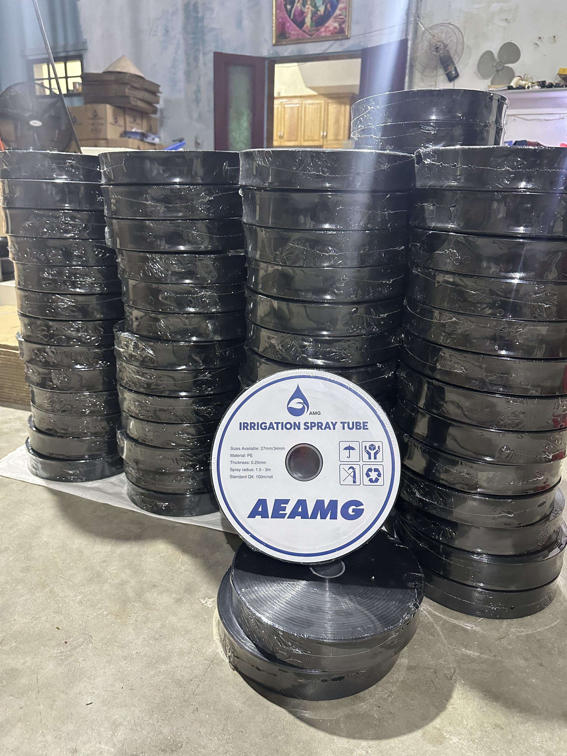 Ống tưới dẹp AMG phi 27mm và 34mm không đục lỗ sử dụng làm ống dẫn nước tưới kết hợp cùng ống PE 6mm và béc tưới con bọ
