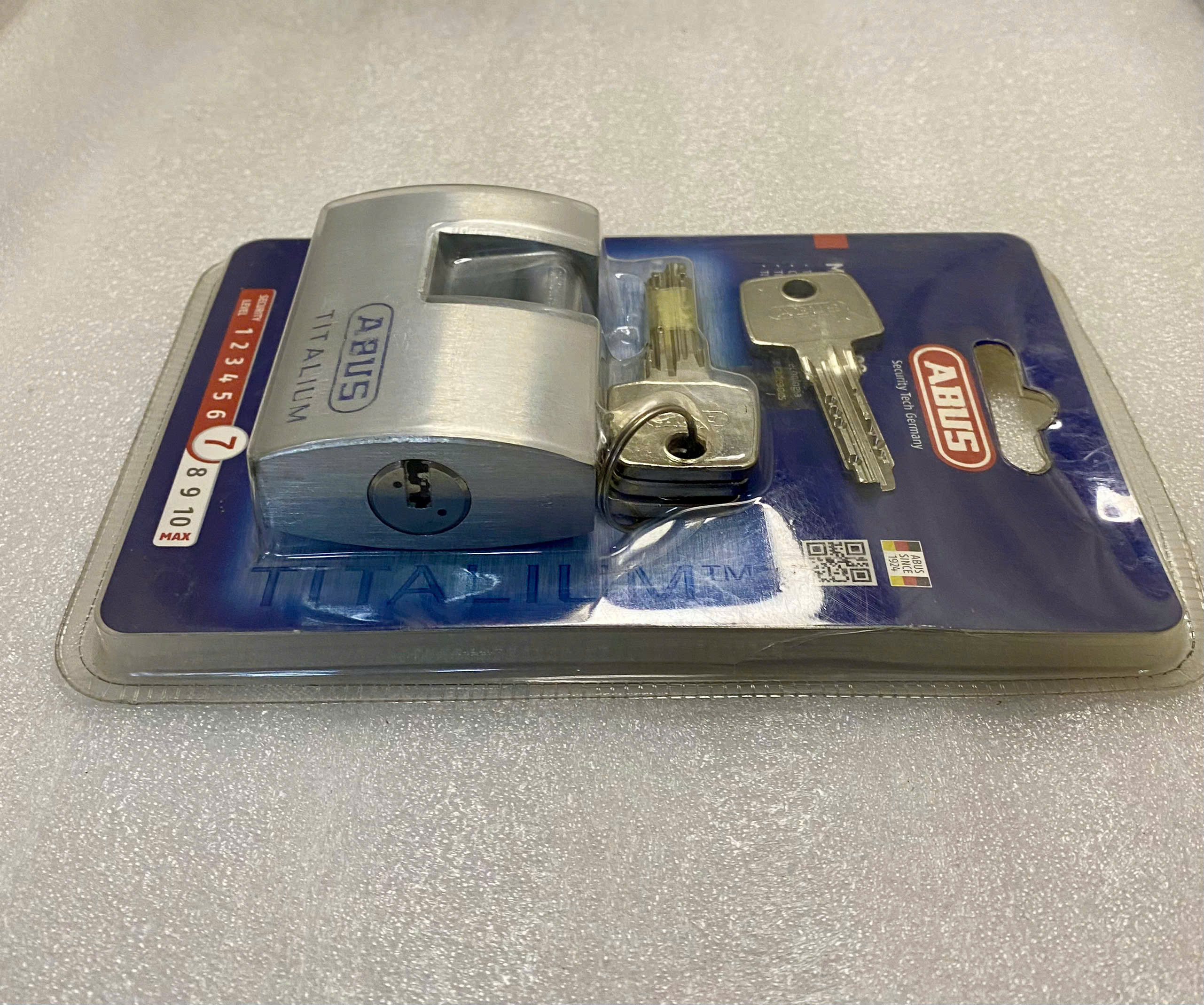 [Hcm]Abus 98Ti/70 Horizontal Lock Abus Titalium 98Ti/70Mm Lock with 4 High Quality Computerized Keys Very Good German Lock