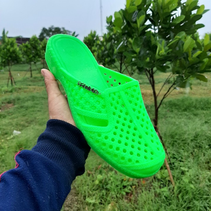 Plastic Honeycomb Slippers with Closed Toe for Rain