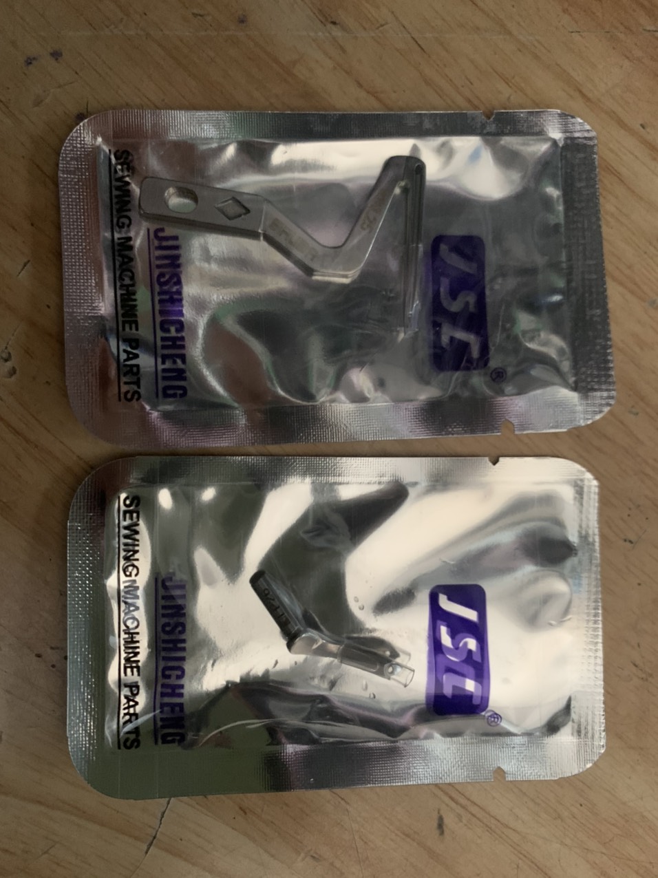 Bộ móc trên dưới sử dụng cho máy vắt sổ Siruba 4 ống