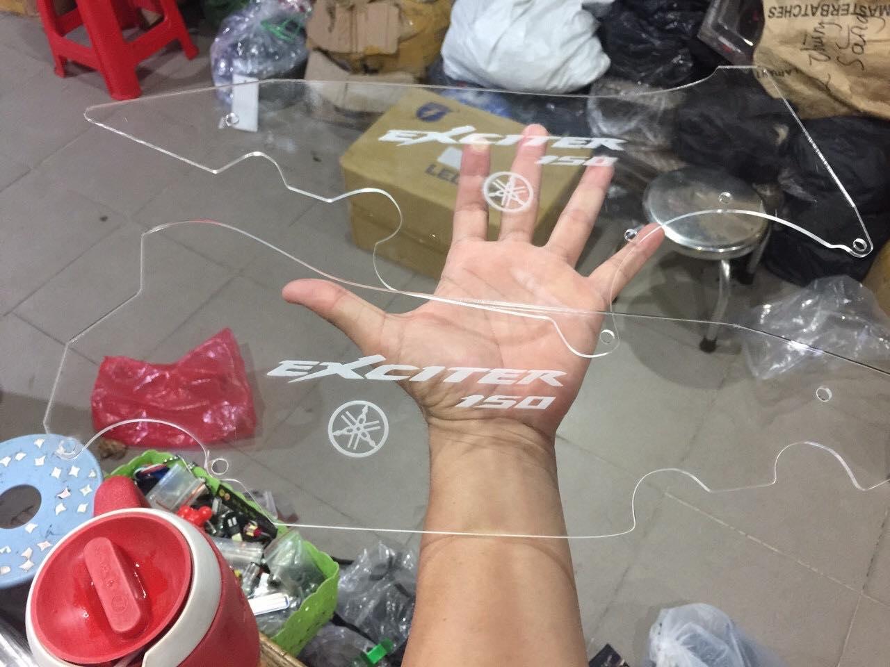 Mica ốp sườn trong suốt ex150
