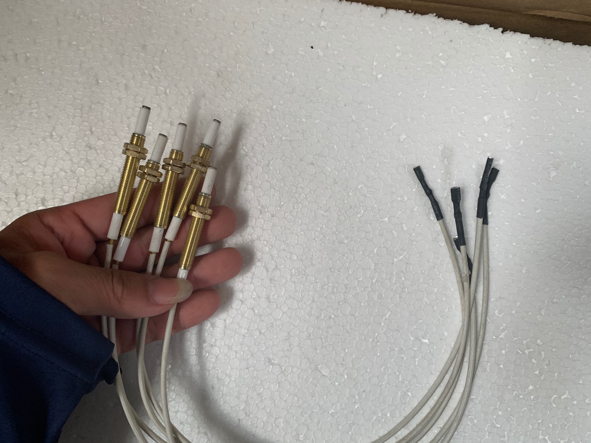 Combo 2 Kim sứ/ Dây sứ đánh lửa bếp gas âm đa năng (combo 2 cai)