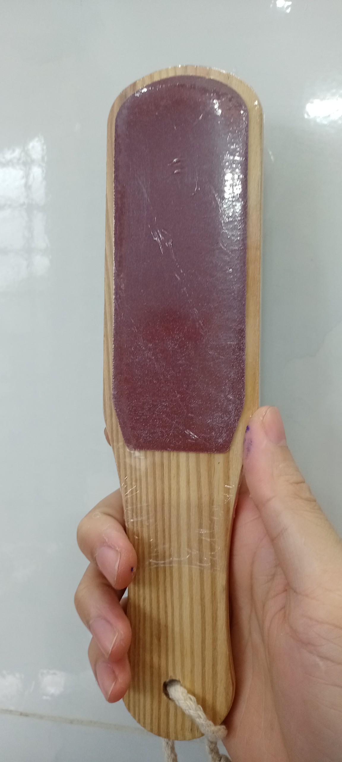 [HCM]Dụng cụ chà gót chân 2 mặt nhám cán gỗ - phulieutocthuduc