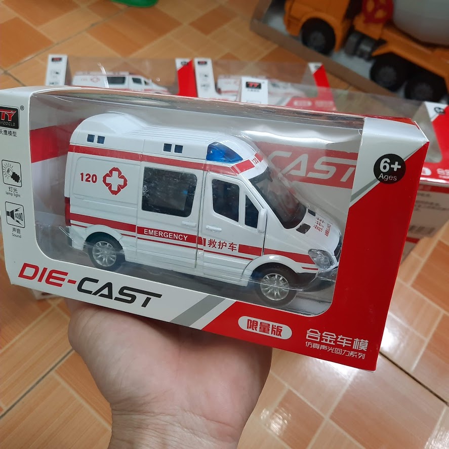 Đồ chơi trẻ em xe ô tô cứu thương bằng kim loại có đèn và âm thanh mô hình xe tỉ lệ 1:32 xe mở được các cửa