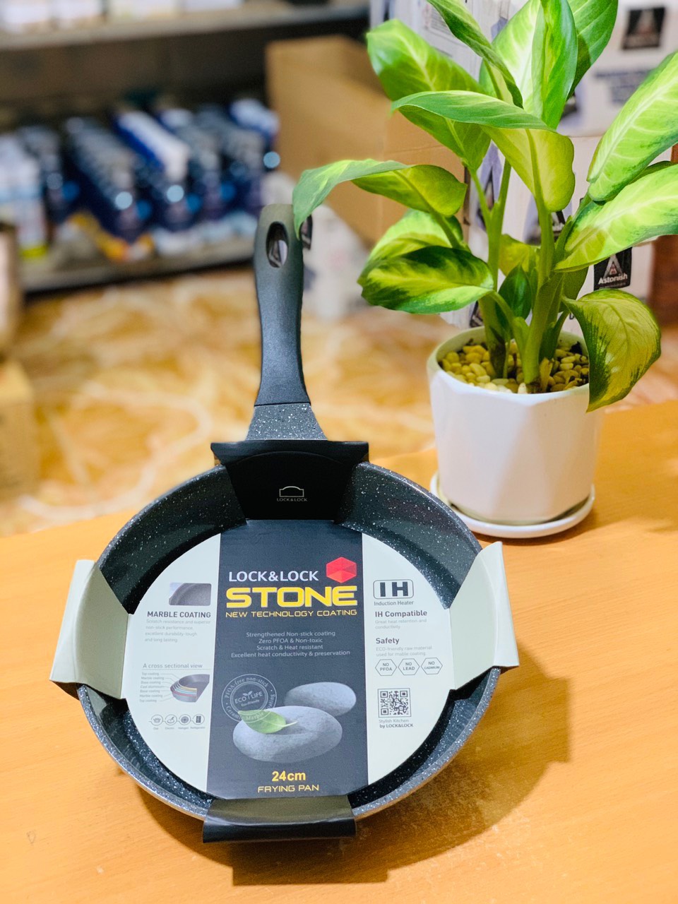 Chảo đá cao cấp 7 lớp Cookplus Stone LocknLock LCA6243D (24cm)
