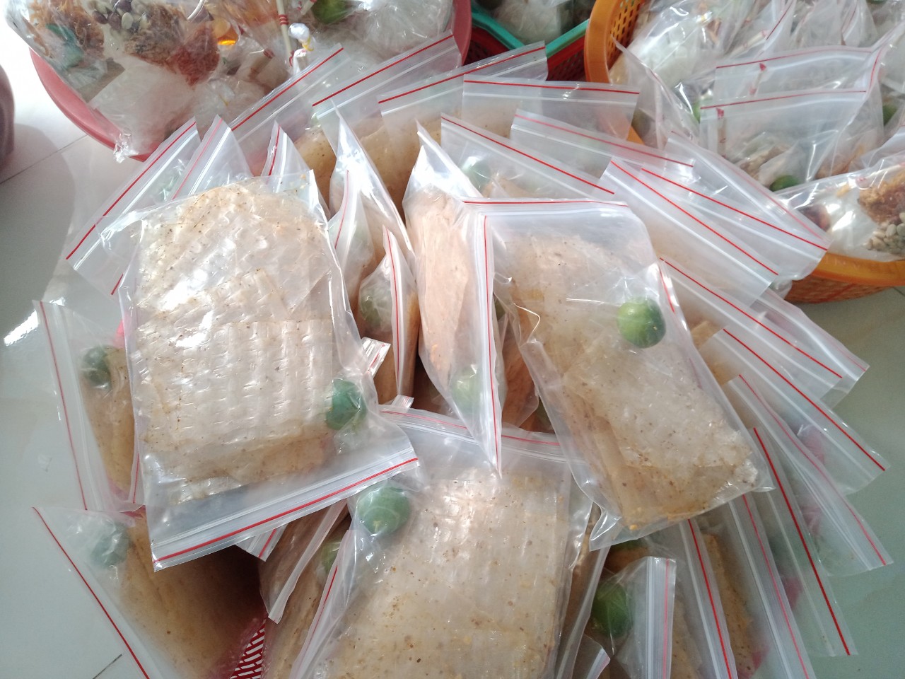 Bánh Tráng  Trộn Tỏi Tắc