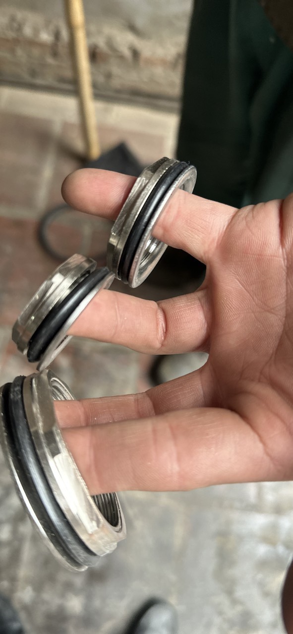 Ốc Rốn Téc Nước - Rốn Bồn Nước Inox